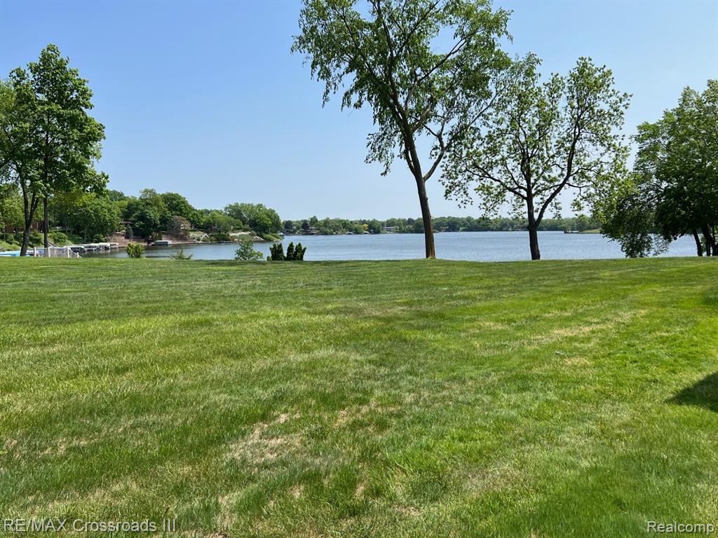 48295 BAYSHORE Drive, Van Buren, MI 48111 — Photo 24