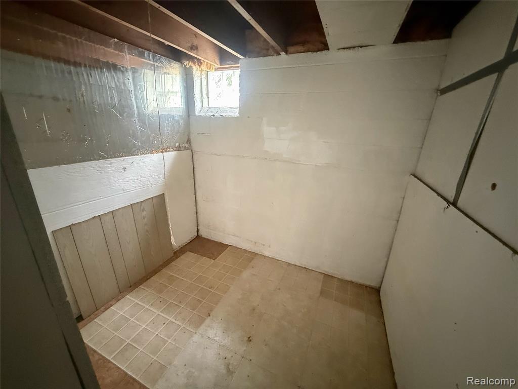 9030 Plainview Avenue, Detroit, MI 48228 — Photo 13