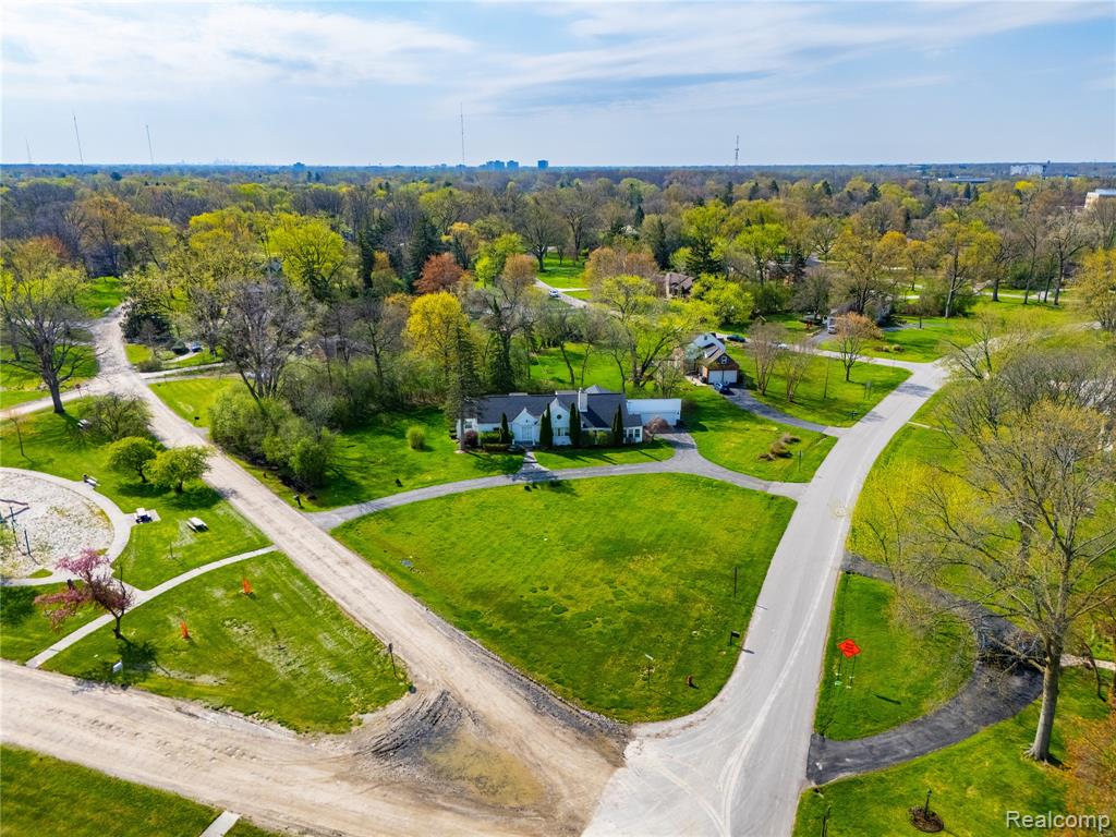 27881 Rackham Drive, Lathrup Village, MI 48076 — Photo 27