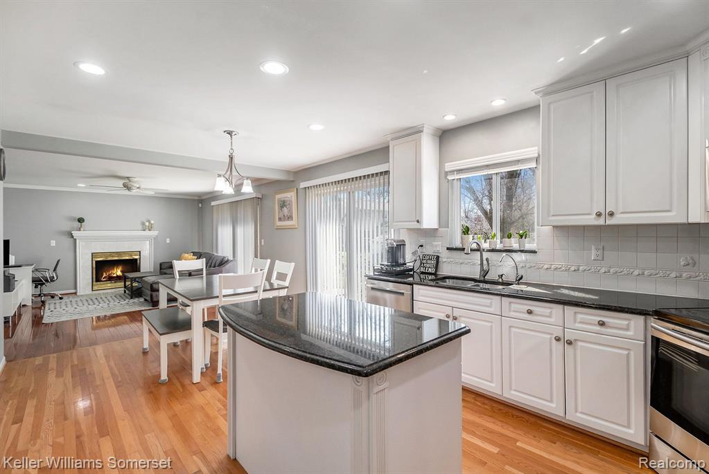 6955 WESTPOINTE Drive, Troy, MI 48085 — Photo 11