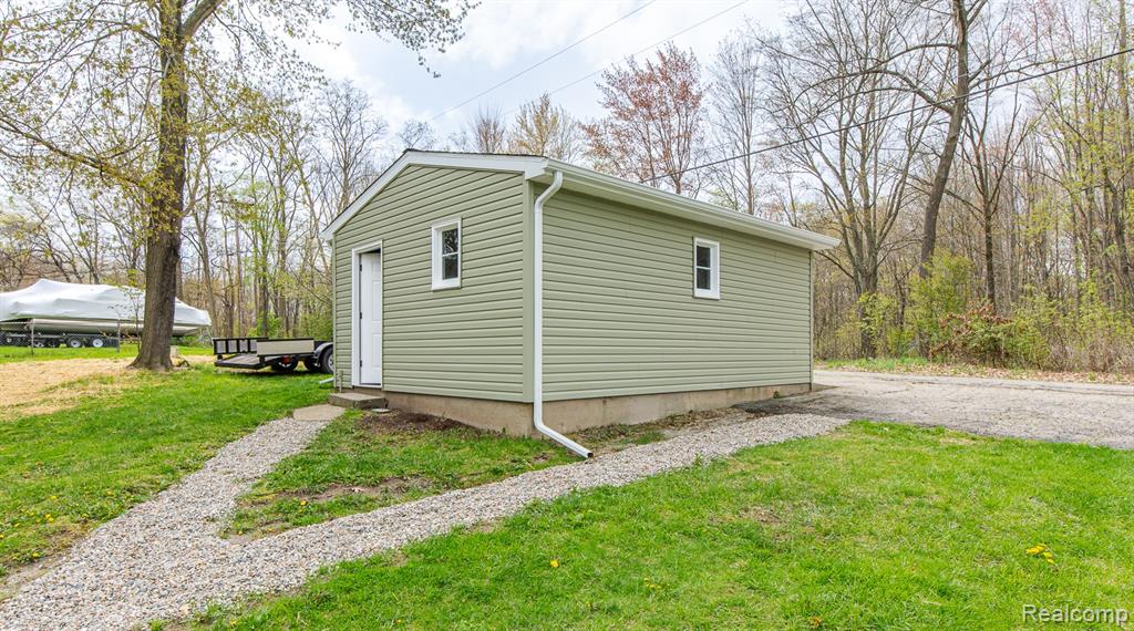 1998 Lakeview Drive, Lapeer, MI 48446 — Photo 32
