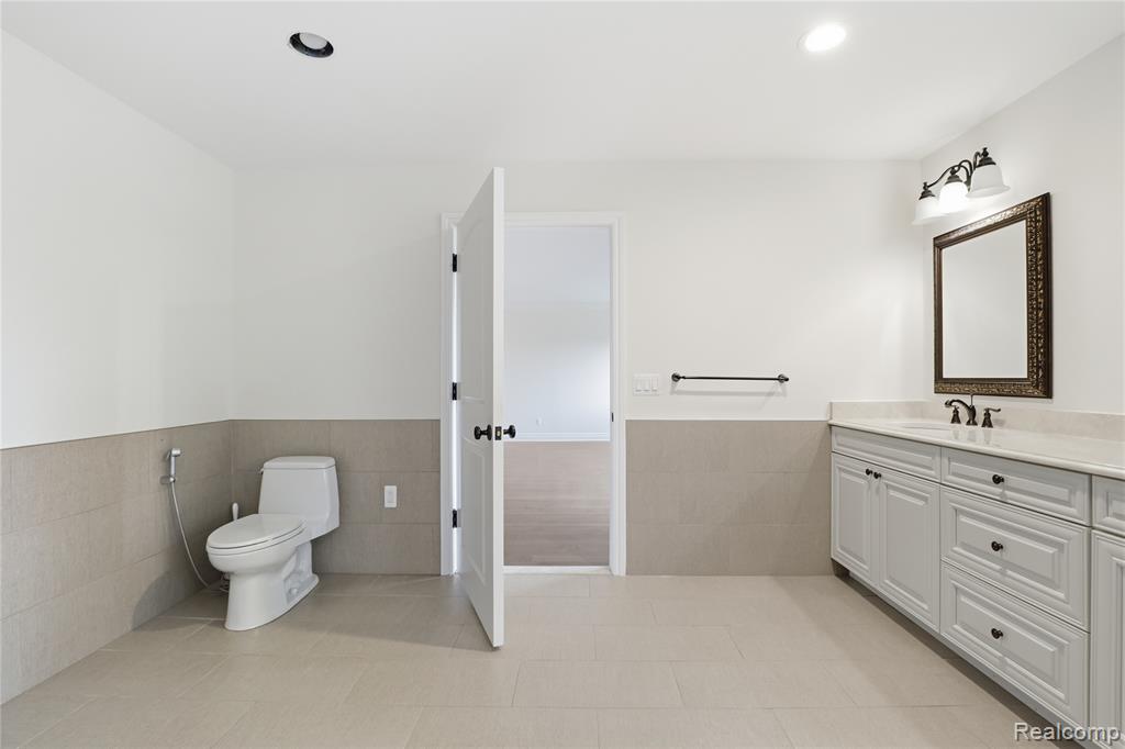 2084 Wabeek Hill Court, Bloomfield Hills, MI 48302 — Photo 31