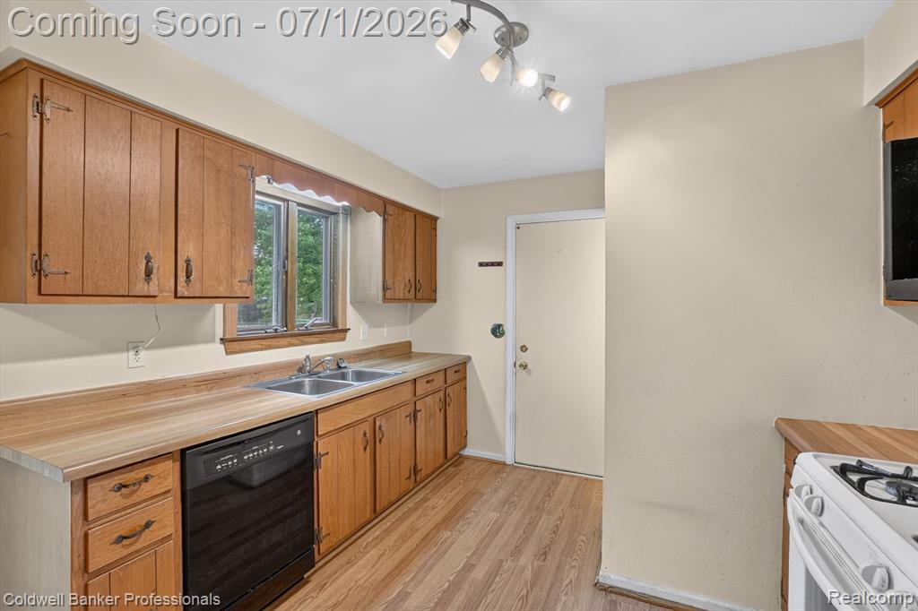 5410 Mancelona Drive, Grand Blanc, MI 48439 — Photo 7