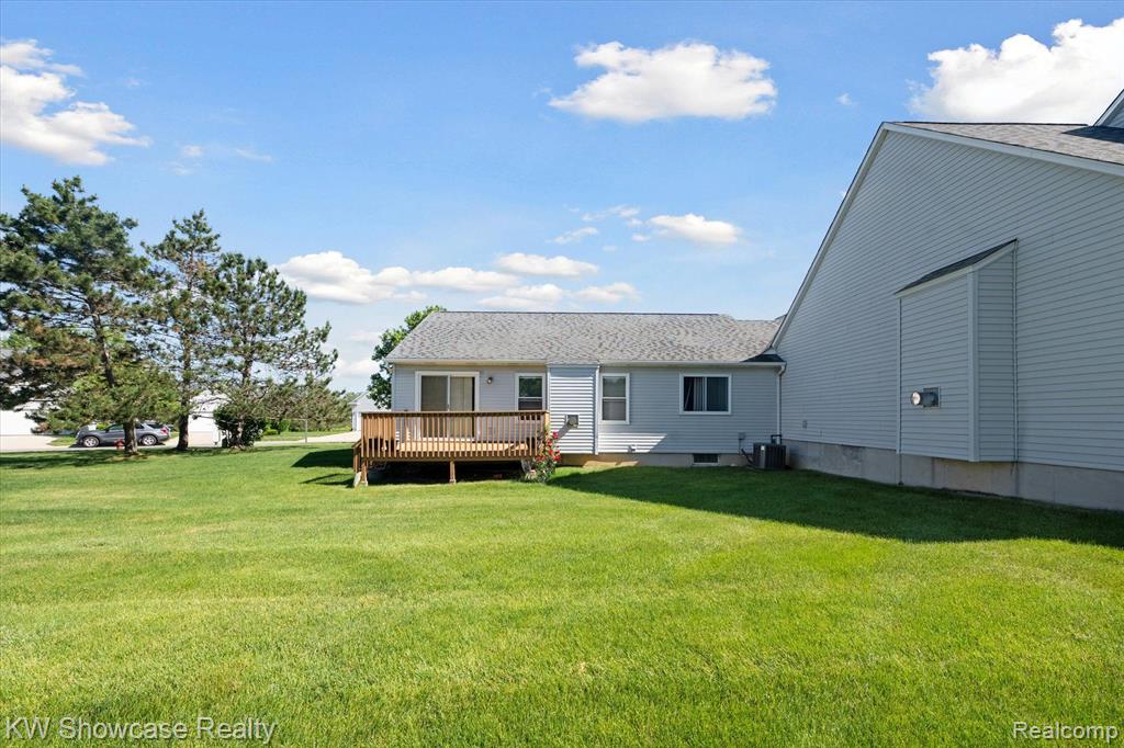 730 CHALLENGING Trail, South Lyon, MI 48178 — Photo 29