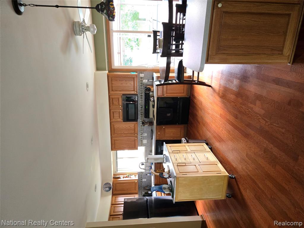 8723 Ringwood Drive, Commerce Twp, MI 48382 — Photo 6