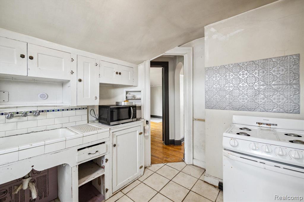 805 E GEORGE Avenue, Hazel Park, MI 48030 — Photo 38
