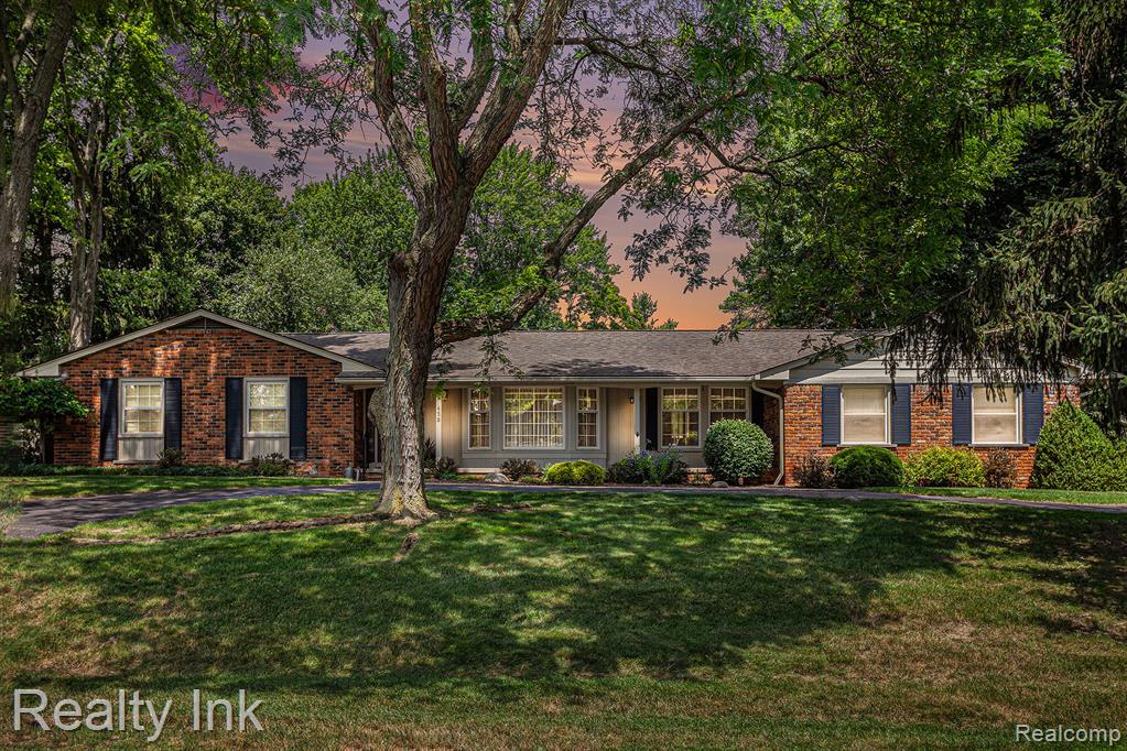 458 Shagbark Drive, Rochester Hills, MI 48309 — Photo 14