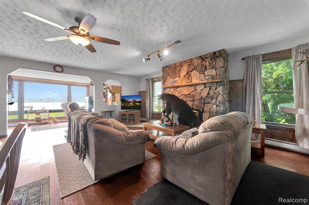 429 Edgewater, Algonac, MI 48001 — Photo 10