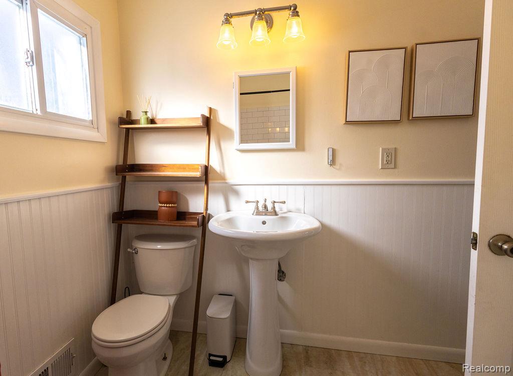823 Southwood Drive, Fenton, MI 48430 — Photo 15