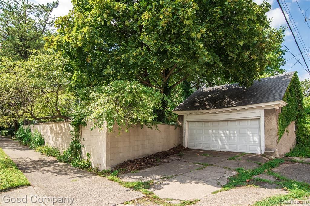 1704 Iroquois Street, Detroit, MI 48214 — Photo 61