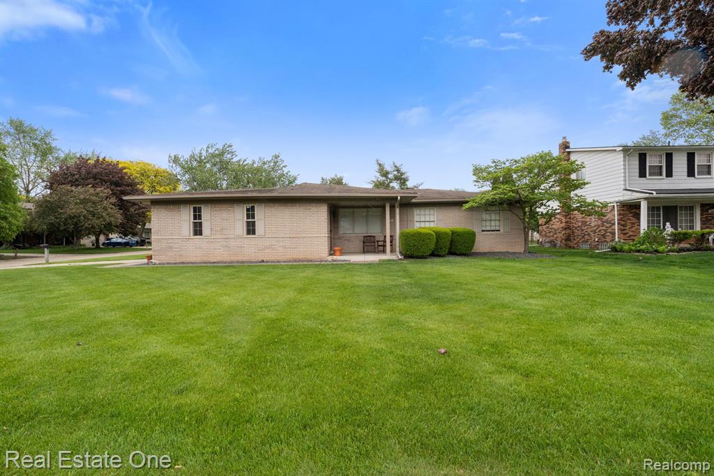 39664 Cadborough Drive, Clinton Twp, MI 48038 — Photo 4