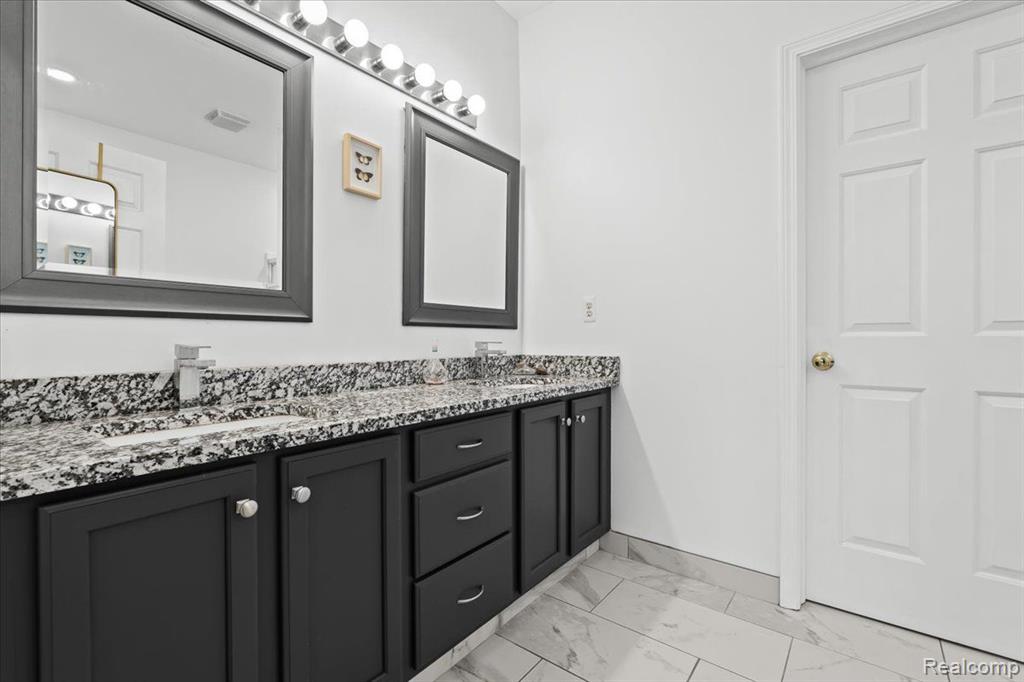 8105 AUTUMN WOODS Trail, Ypsilanti, MI 48198 — Photo 22