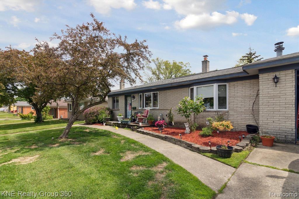 6074 NIGHTINGALE Street, Dearborn Heights, MI 48127 — Photo 4