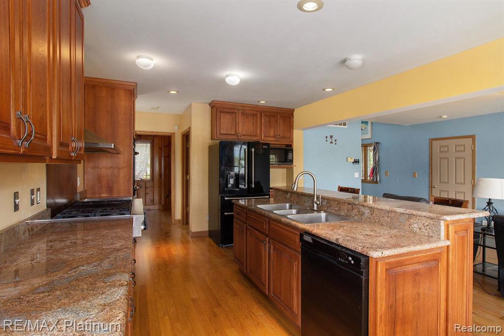 6512 BUCKSHORE Drive, Whitmore Lake, MI 48189 — Photo 12