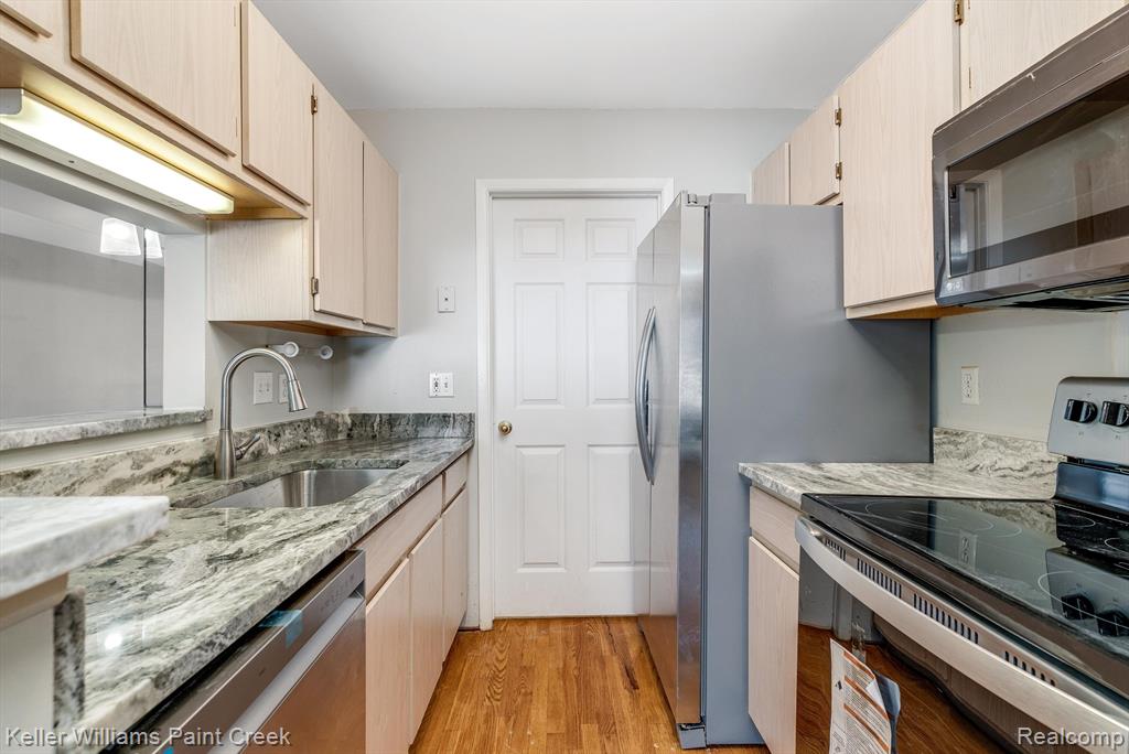 22040 Cape Cod Way, Farmington Hills, MI 48336 — Photo 14