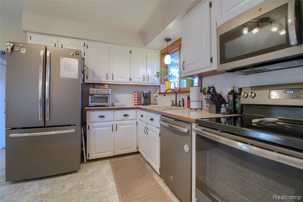 8650 Buffalo Drive, Commerce Twp, MI 48382 — Photo 12