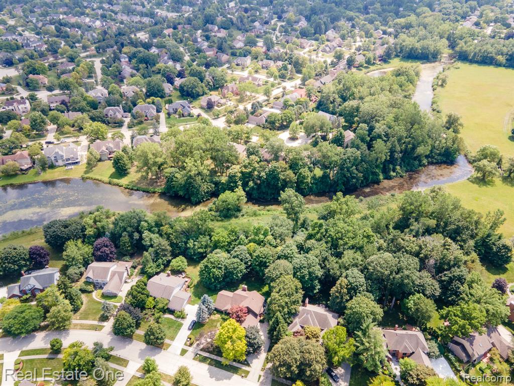 4794 RIVERS EDGE Drive, Troy, MI 48098 — Photo 2