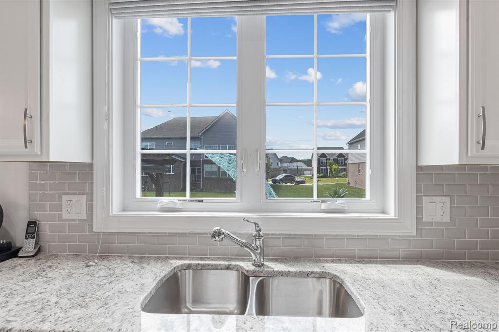 51251 GULFSTREAM PARK Lane, Canton, MI 48188 — Photo 20