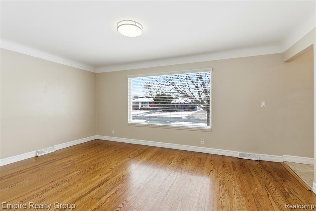 6545 Robindale Avenue, Dearborn Heights, MI 48127 — Photo 4