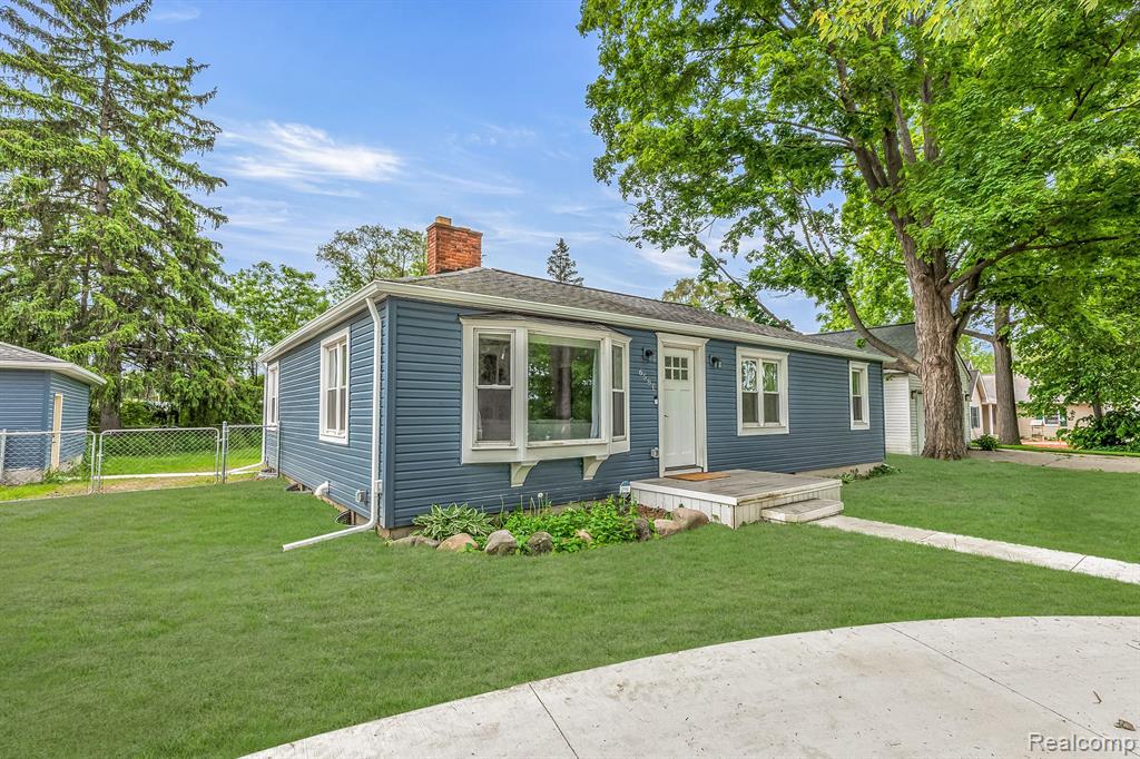 6581 WINDIATE Road, Waterford, MI 48329 — Photo 3
