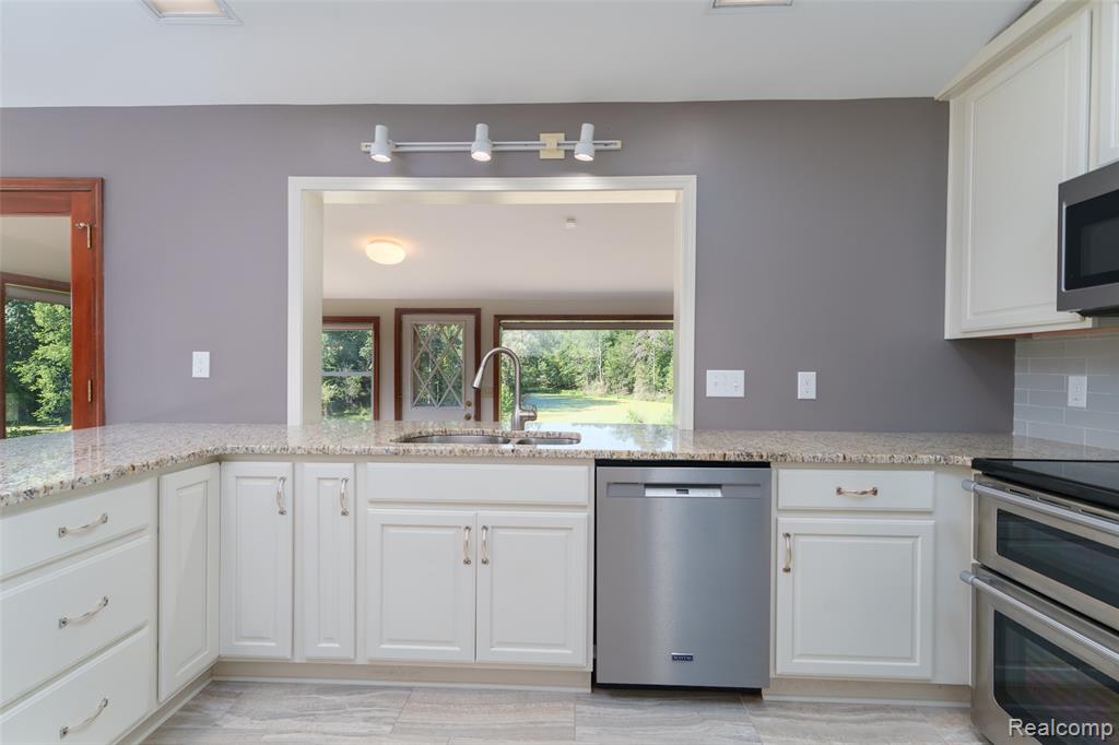 3166 Bigelow Road, Howell, MI 48855 — Photo 12