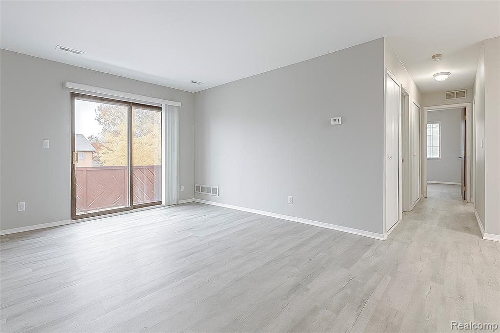 7590 MANOR Circle, Westland, MI — Photo 13