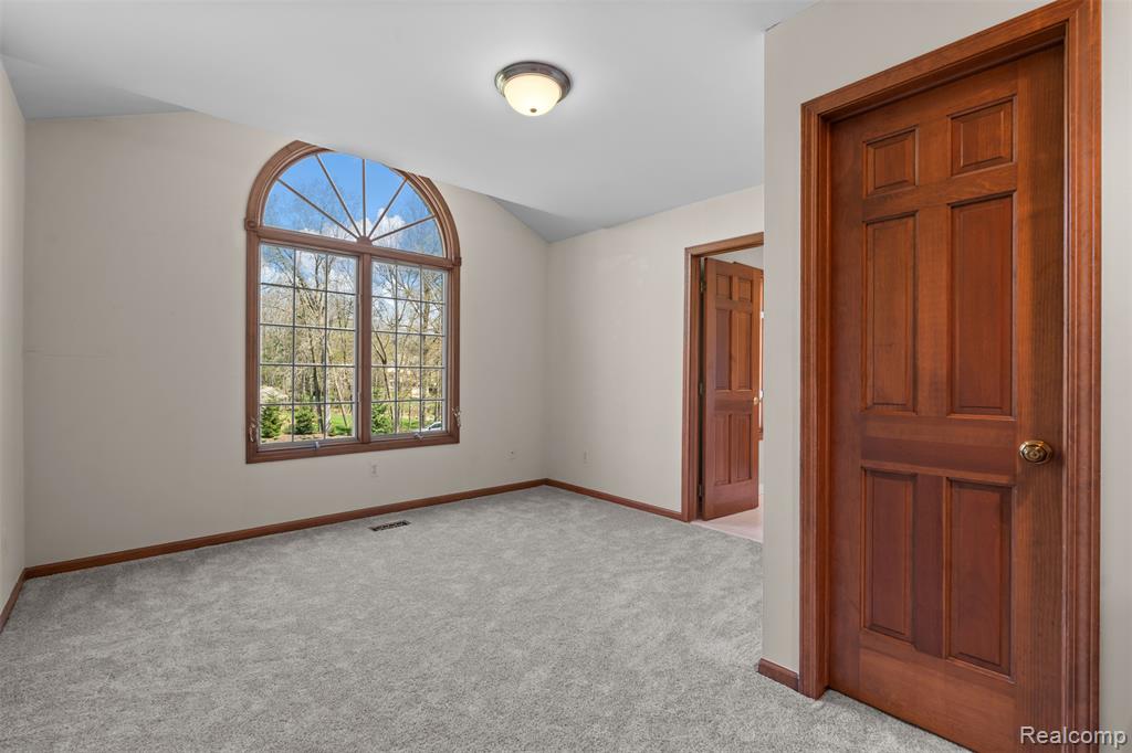 561 Valley Drive, Milford, MI 48381 — Photo 40