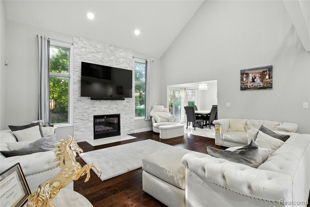 48821 Tremont Drive, Macomb, MI 48044 — Photo 9