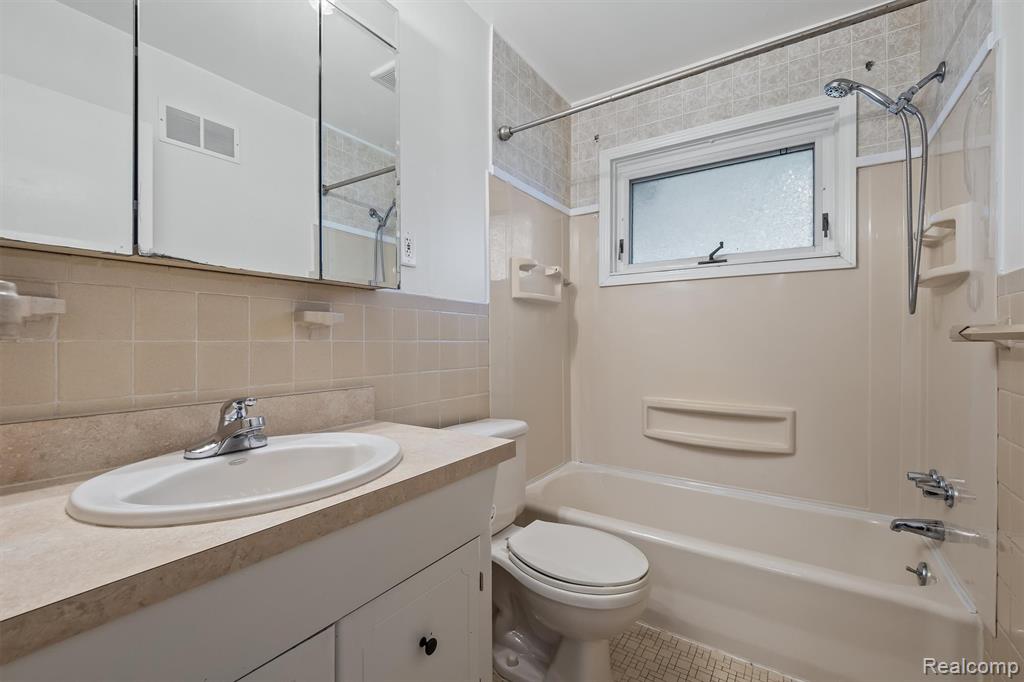 519 Essex Street, Clawson, MI — Photo 11