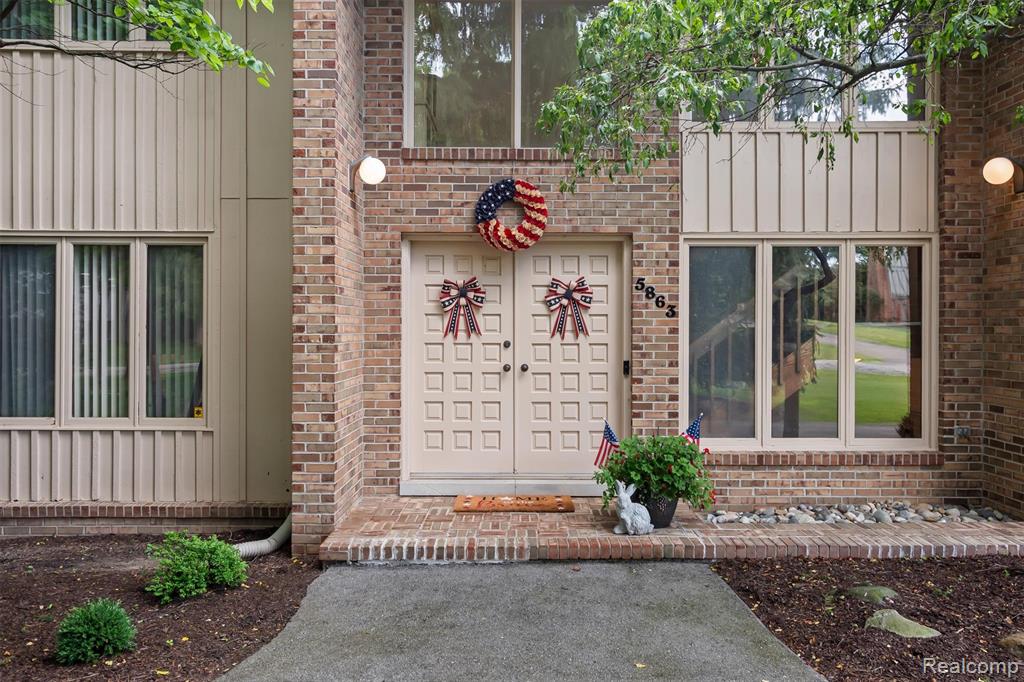 5863 Seville Circle, Orchard Lake Village, MI 48324 — Photo 4