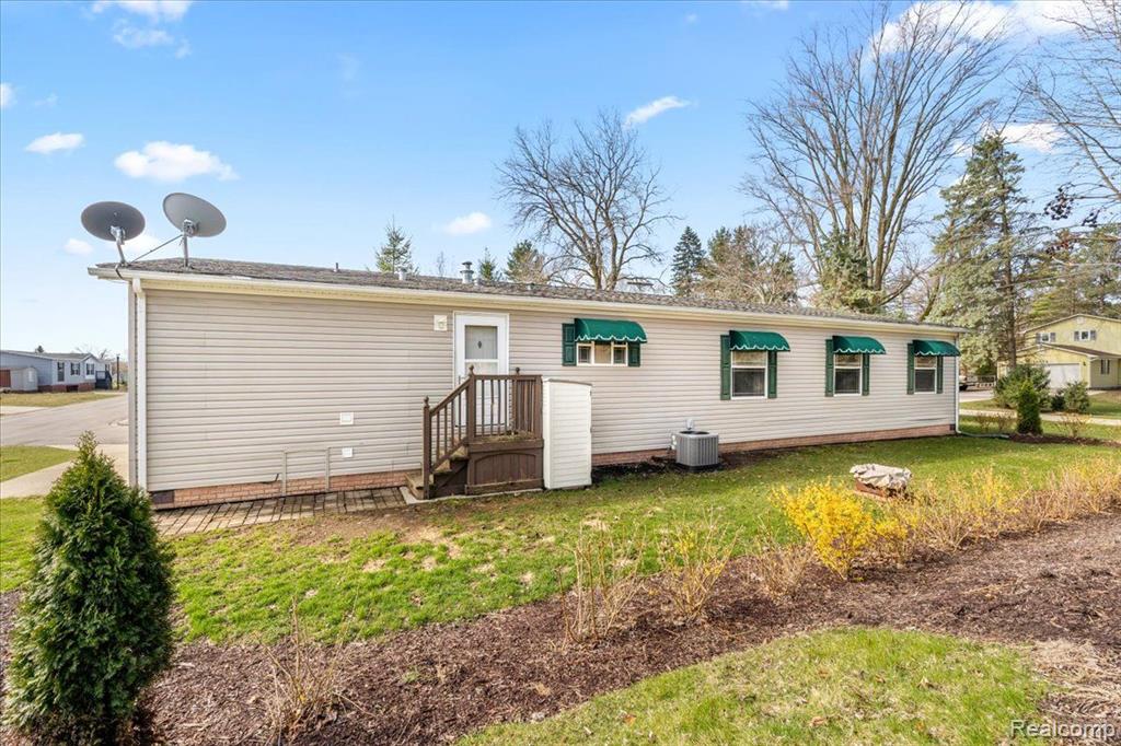 11018 WOODLAND RIDGE, South Lyon, MI 48178 — Photo 26