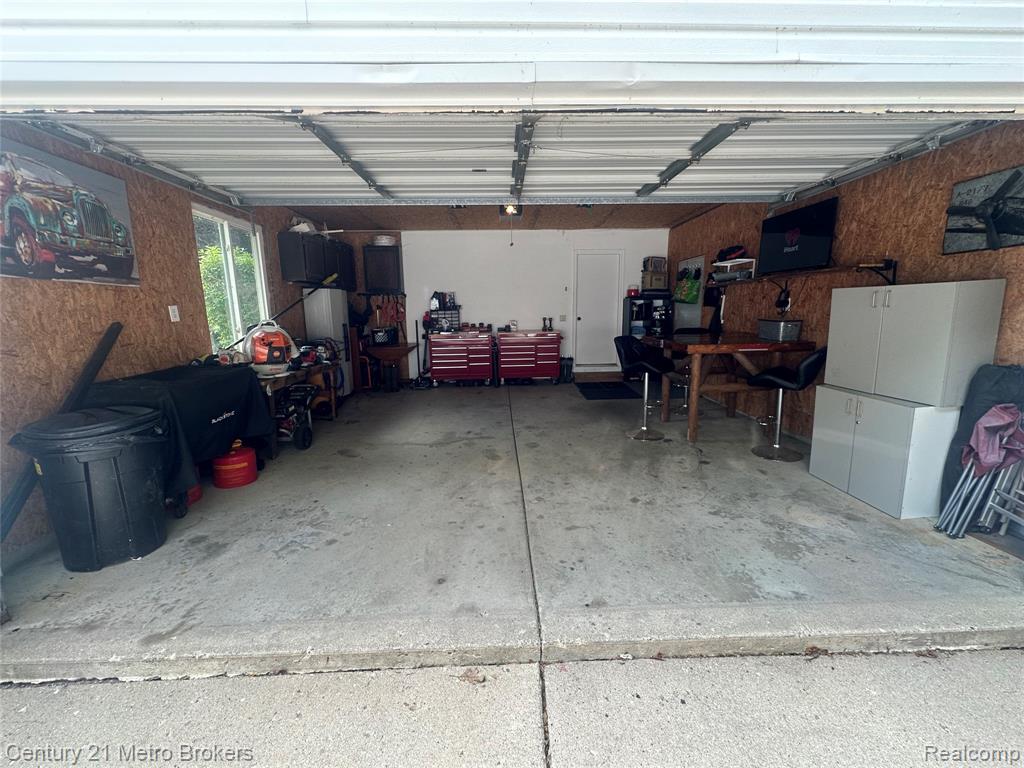 845 Hillsdale Lane, Ortonville, MI 48462 — Photo 13
