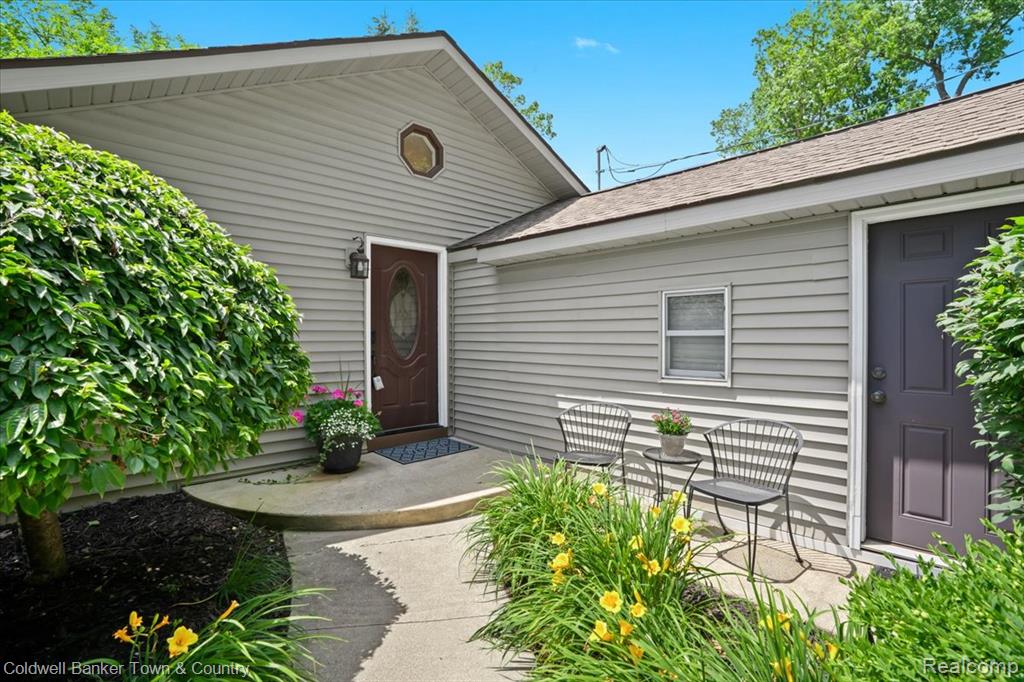 584 Black Oaks Trail, Howell, MI 48843 — Photo 5