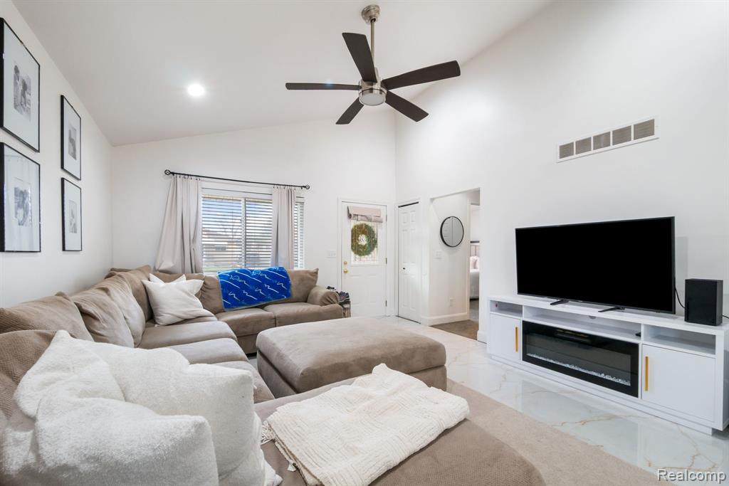19036 Melvin Street, Roseville, MI 48066 — Photo 10