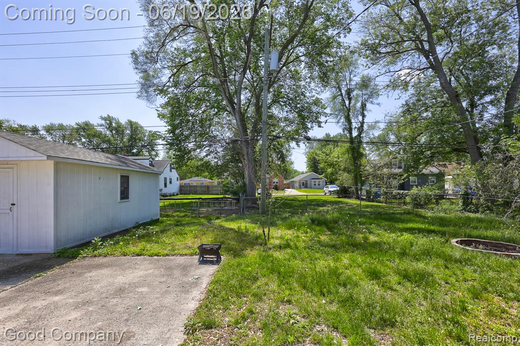 335 W Lincoln Avenue, Madison Heights, MI 48071 — Photo 32