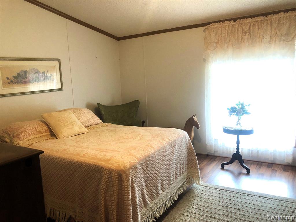 616 Holly Court, Jonesville, MI 49250 — Photo 4