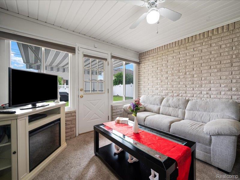 8382 Fairfax Drive, Sterling Heights, MI 48312 — Photo 29