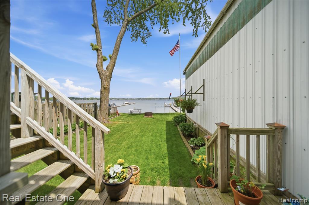 9528 Main Street, Whitmore Lake, MI 48189 — Photo 30