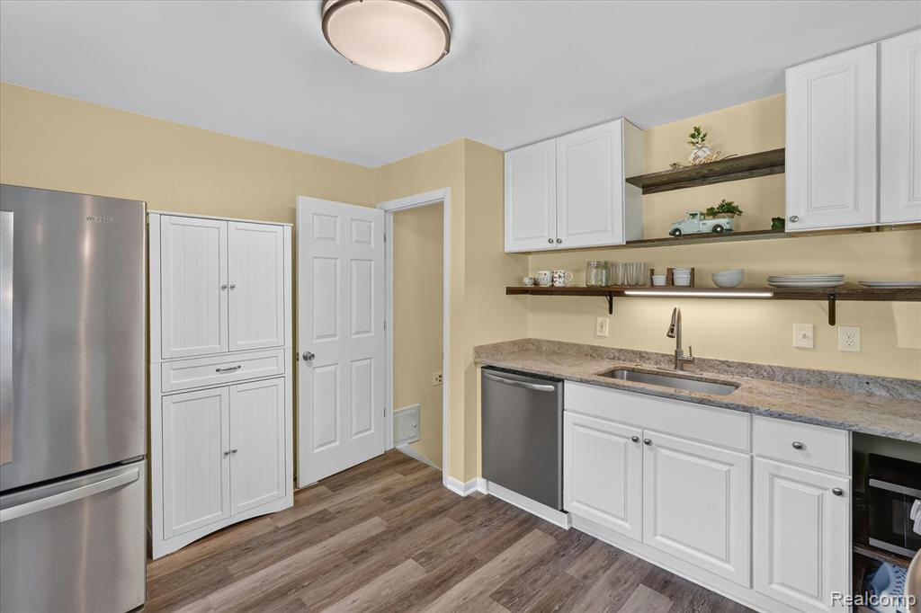 852 Manor Drive, Milford, MI 48381 — Photo 11