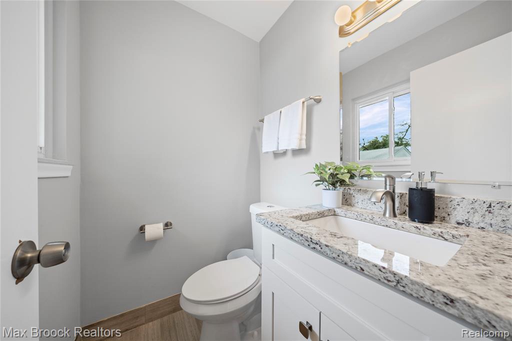 828 W Baker Avenue, Clawson, MI — Photo 9