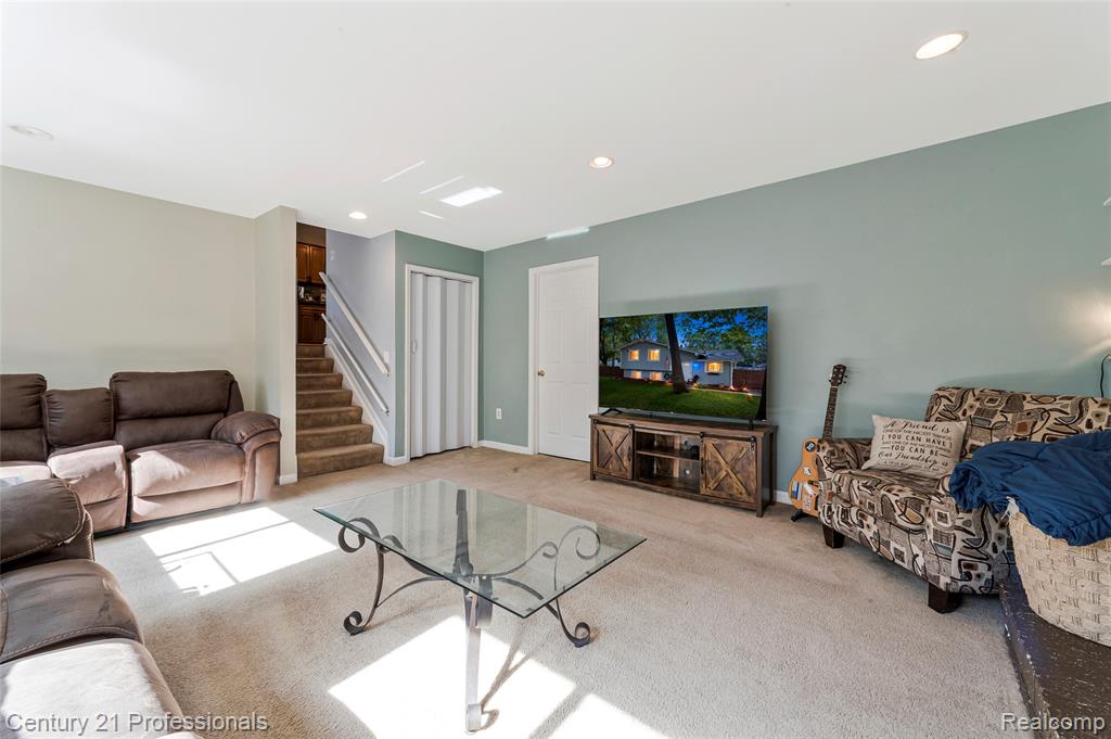 9664 Listeria Street, Commerce Twp, MI 48382 — Photo 11