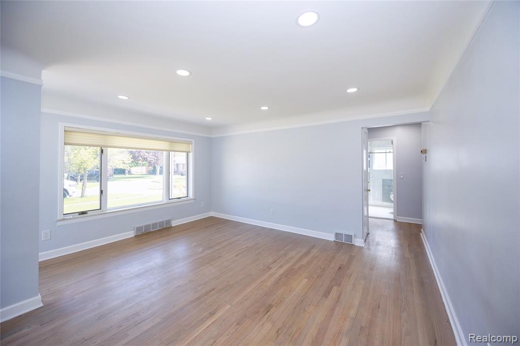 5646 Cambourne Street, Dearborn Heights, MI 48127 — Photo 14