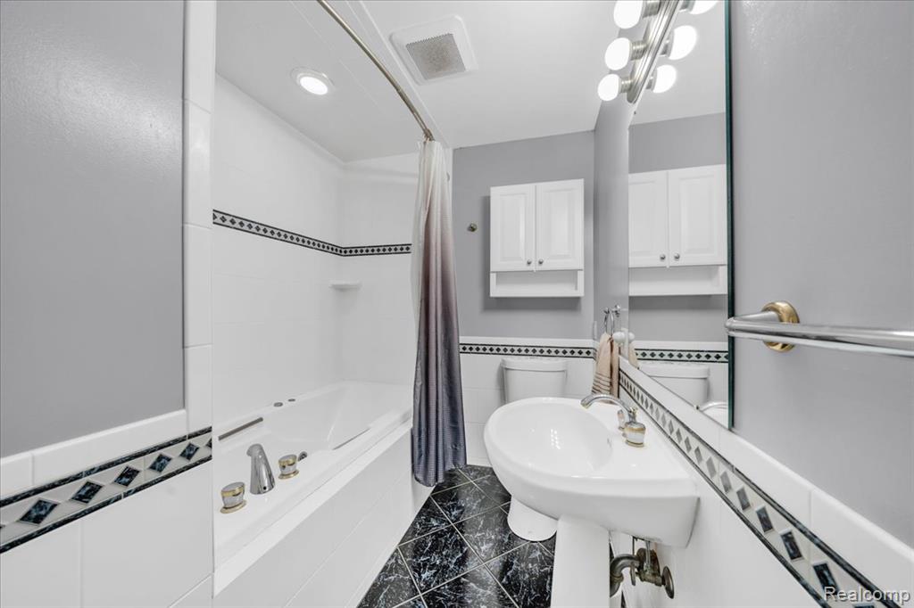 4620 Midland Avenue, Waterford, MI 48329 — Photo 15