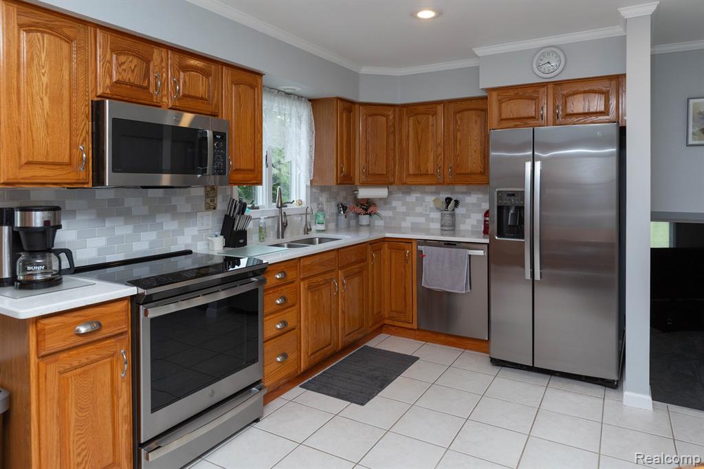 9026 Woodside Road, Northville, MI 48167 — Photo 7