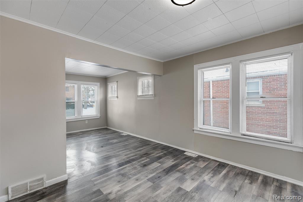 15358 Charles R Avenue, Eastpointe, MI 48021 — Photo 11