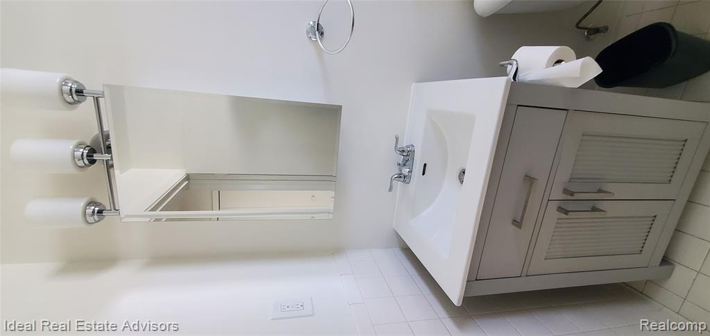 545 E Dallas Avenue, Madison Heights, MI 48071 — Photo 14