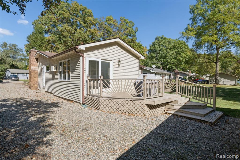 1560 Odette, Hartland, MI 48353 — Photo 30