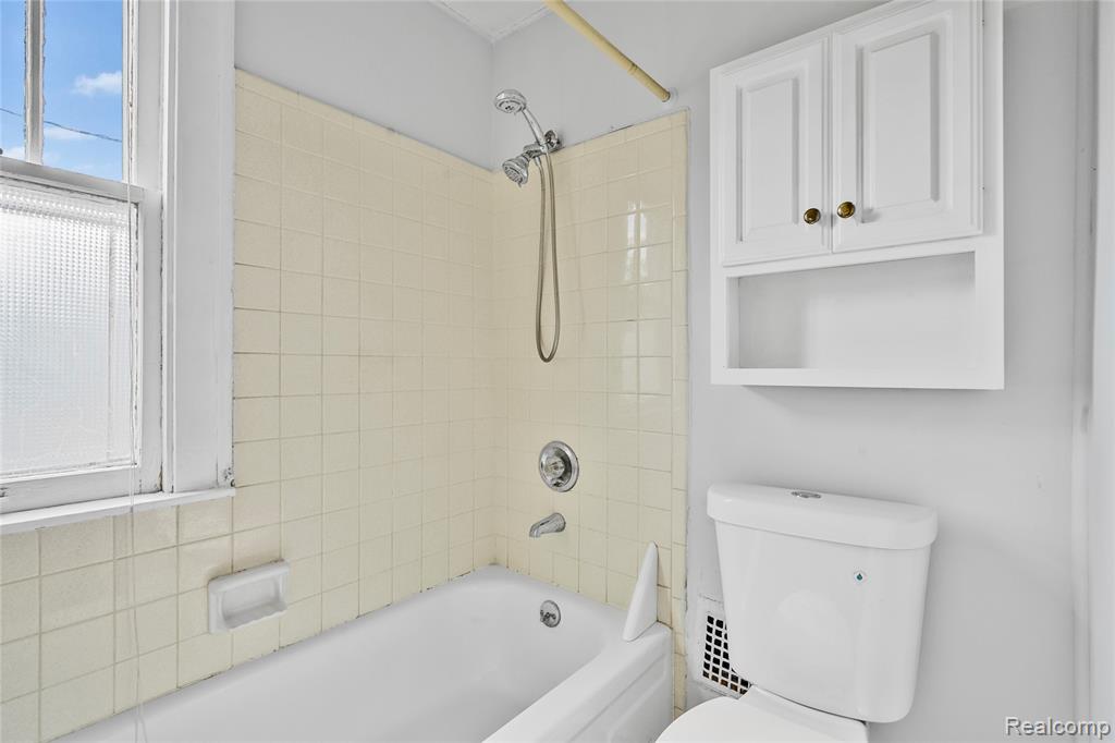 611 Emmons Boulevard, Wyandotte, MI 48192 — Photo 21