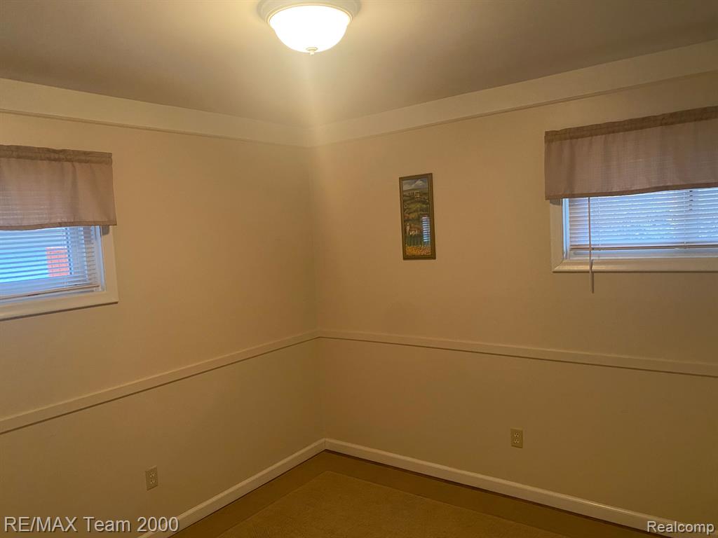 4981 PARDEE Avenue, Dearborn Heights, MI 48125 — Photo 11