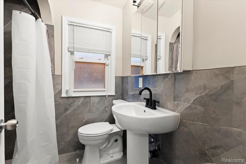 4175 Motorway Drive, Waterford, MI 48328 — Photo 18